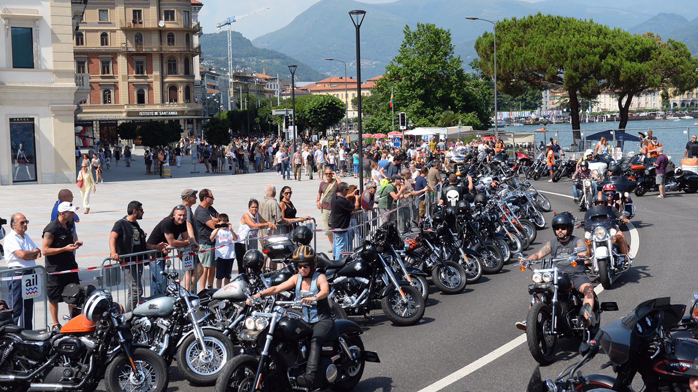 Tutti in sella per la sfilata