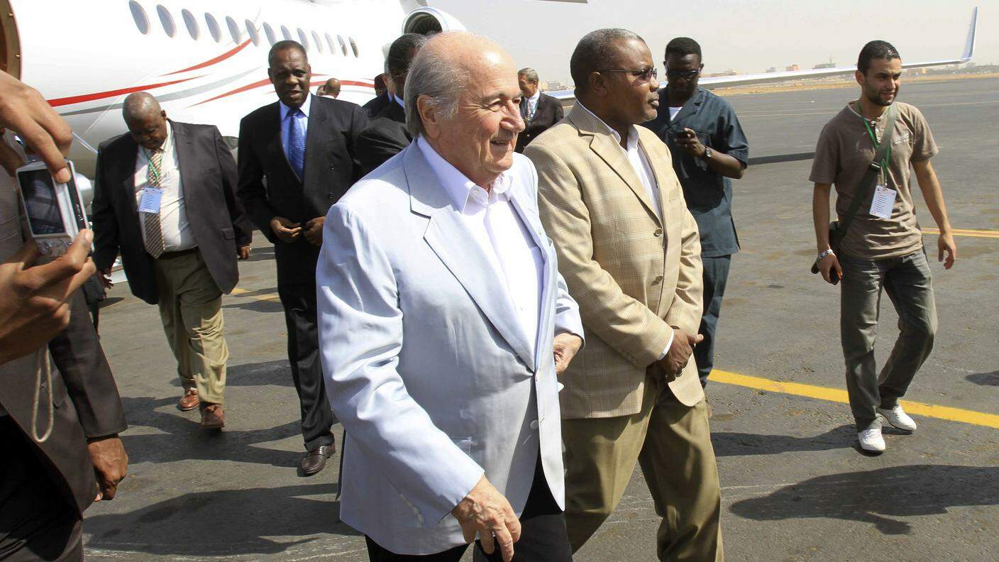 Blatter in occasione di un suo viaggio di lavoro in Africa nel 2011