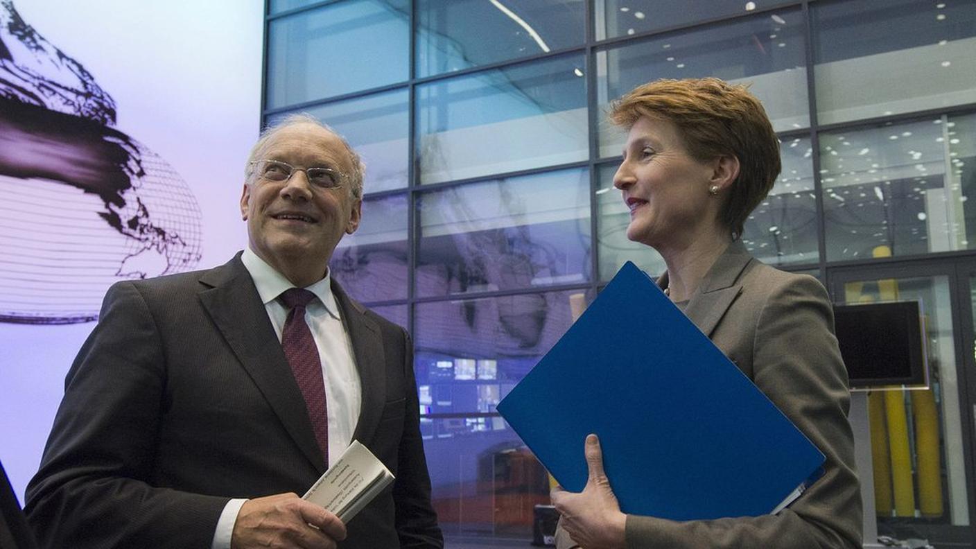 La presidente al Grütli, il ministro dell'economia a Milano