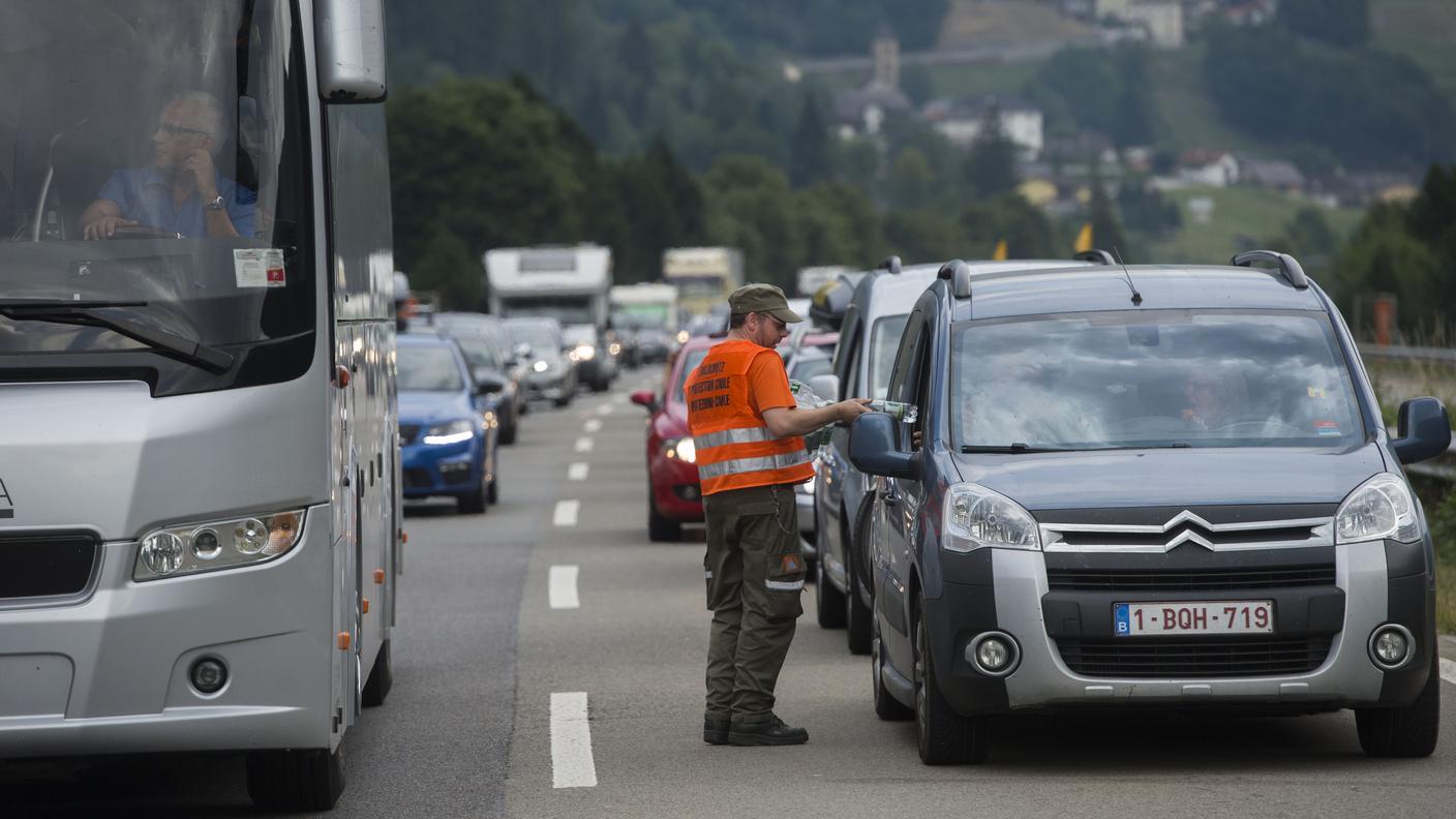 Distribuzione di acqua sull'A2