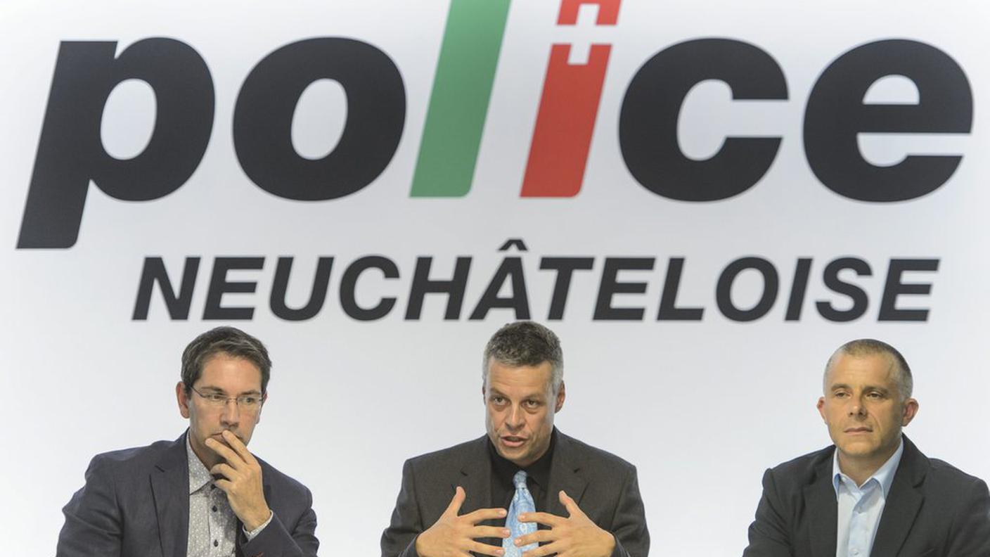 Il procuratore Jean-Paul Ros, al centro, durante la conferenza stampa