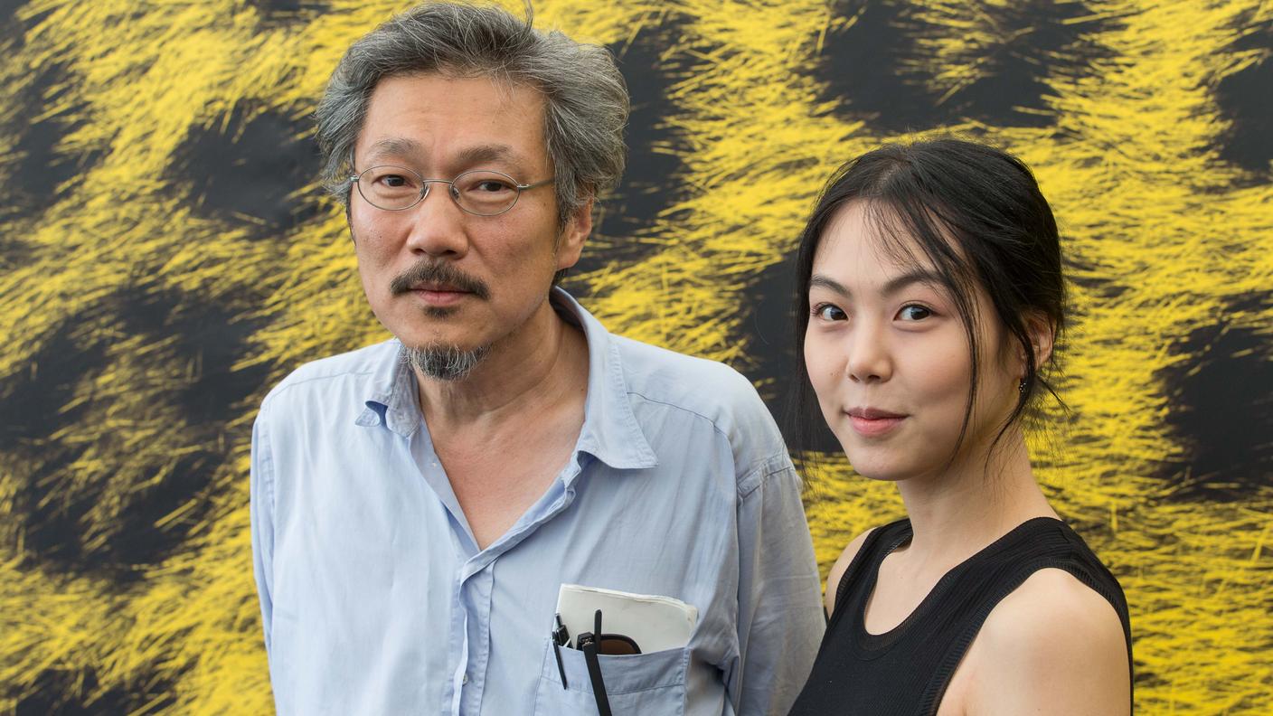 Hong Sangsoo con l'attrice Kim Min-Hee