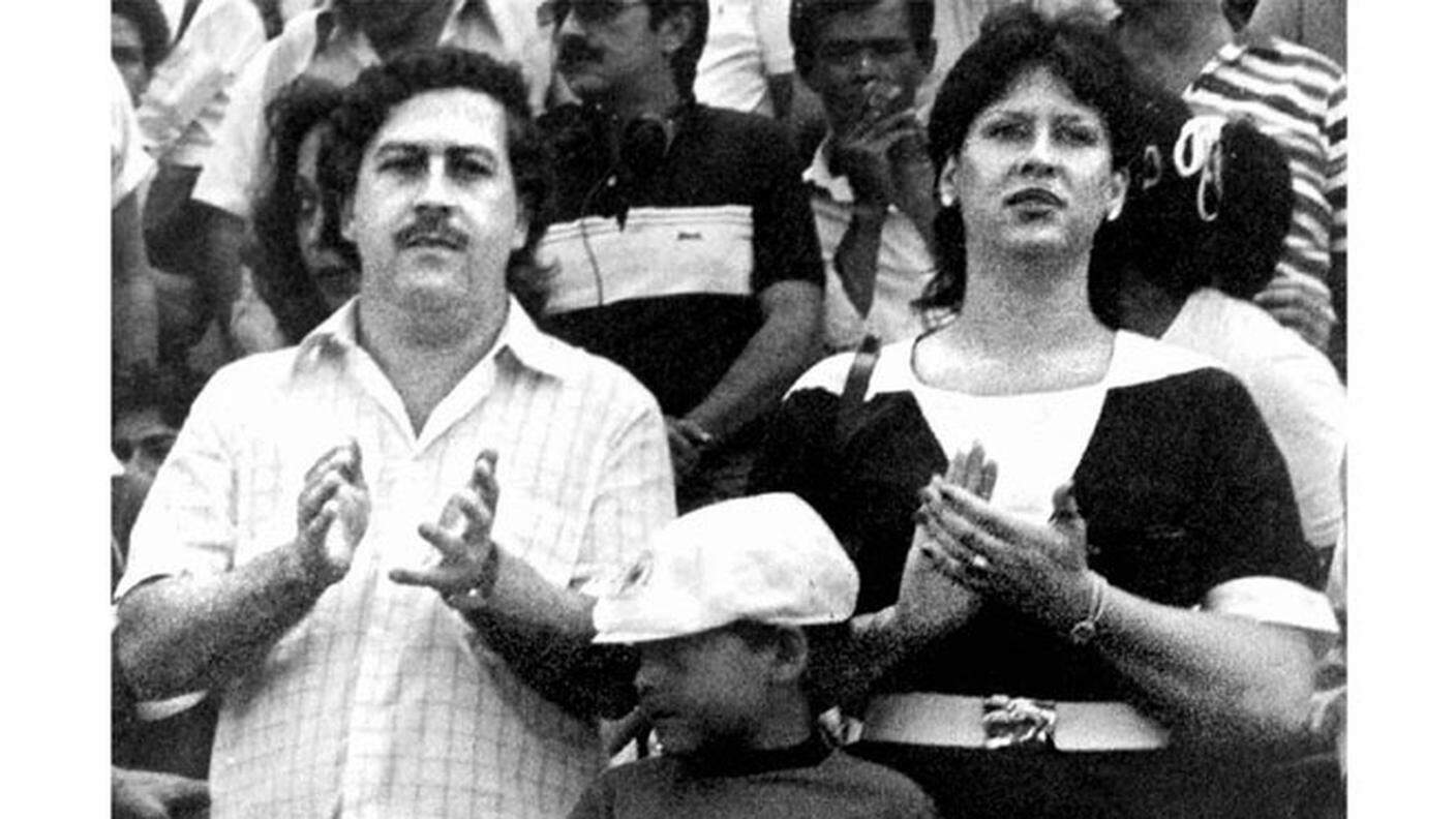 Pablo Escobar allo stadio con moglie e figlio