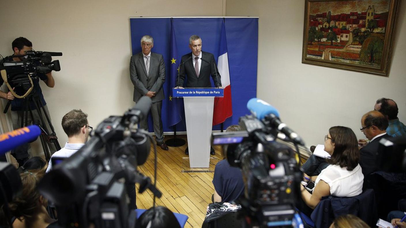 Il procuratore di Parigi, Francois Molins, incontra i media