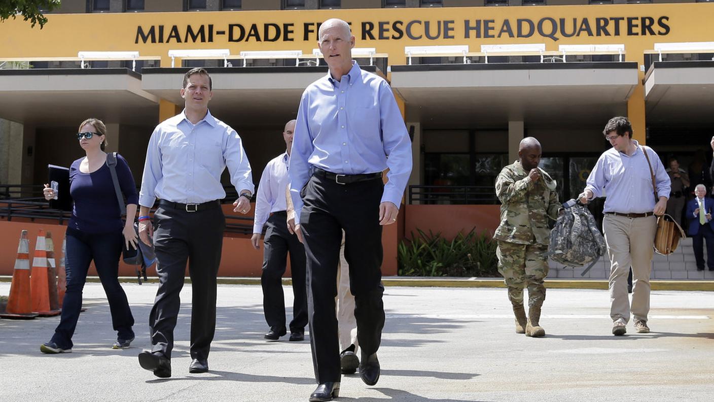 Il governatore della, Rick Scott, in allerta