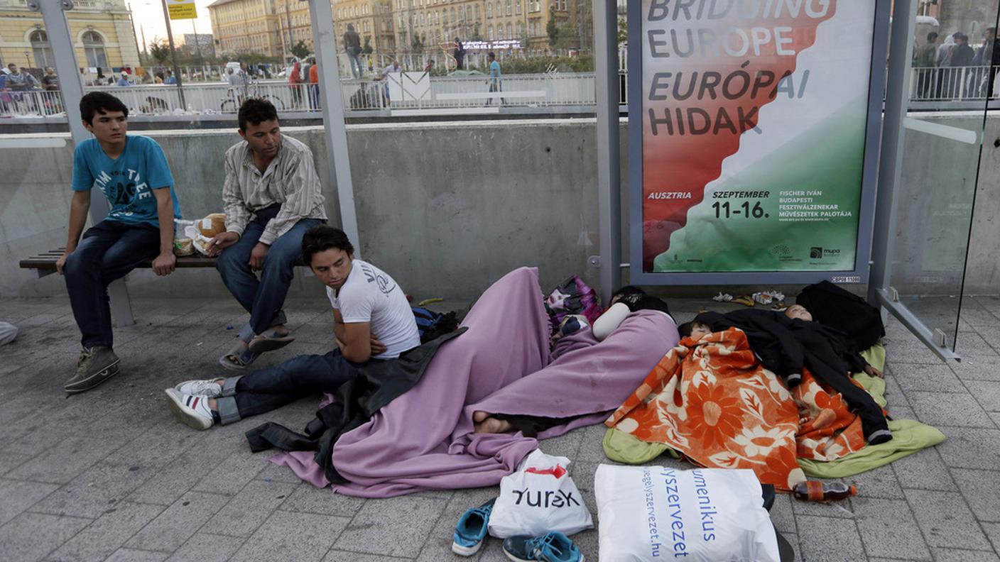 Si pernotta davanti alla stazione ferroviaria