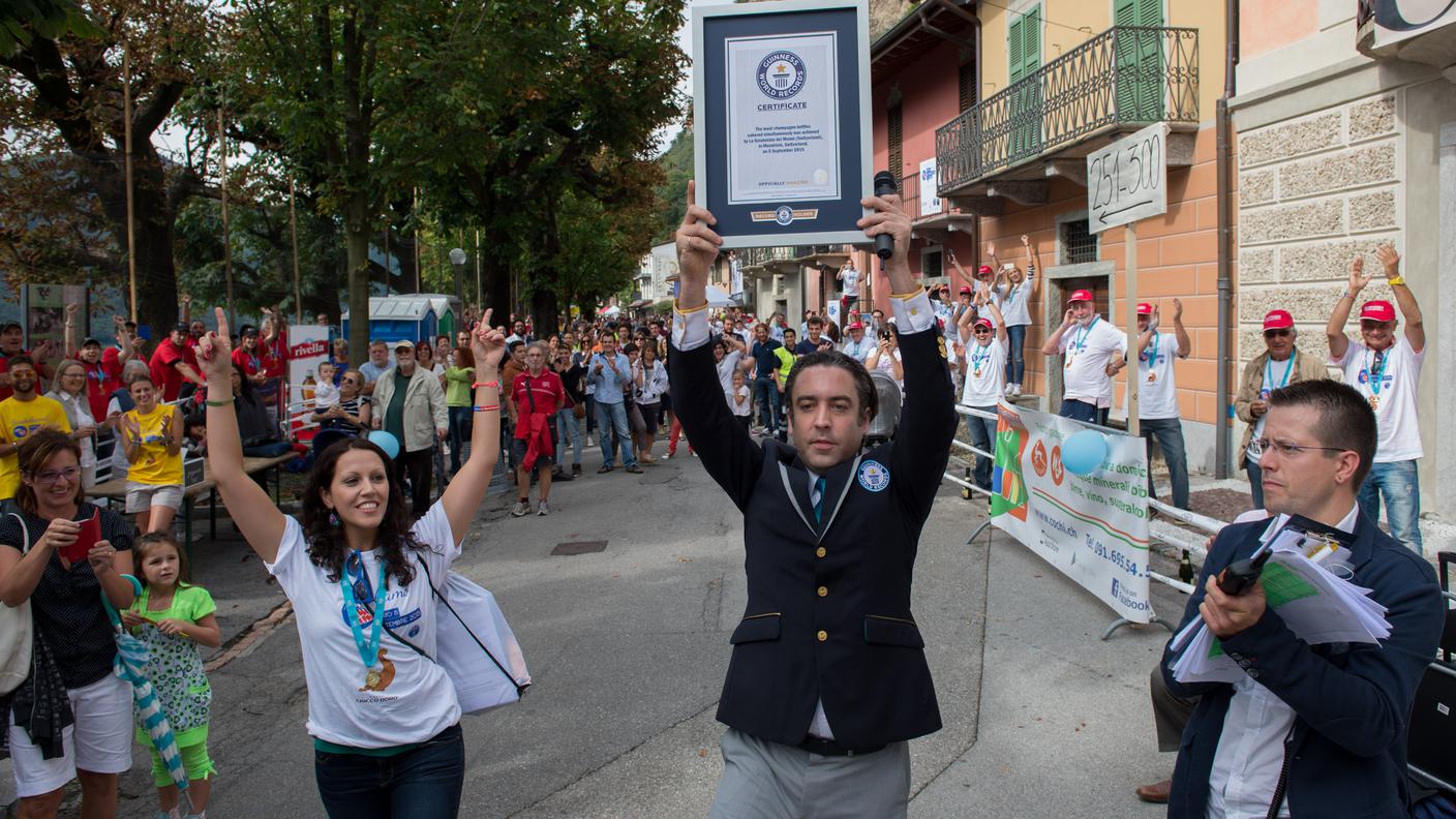 Il giudice del Guinness World Record Jack Brockbank 