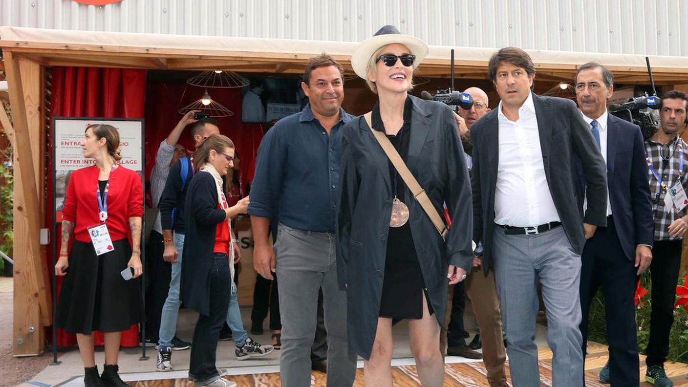 L'attrice americana in visita al padiglione di Save the Children a Expo