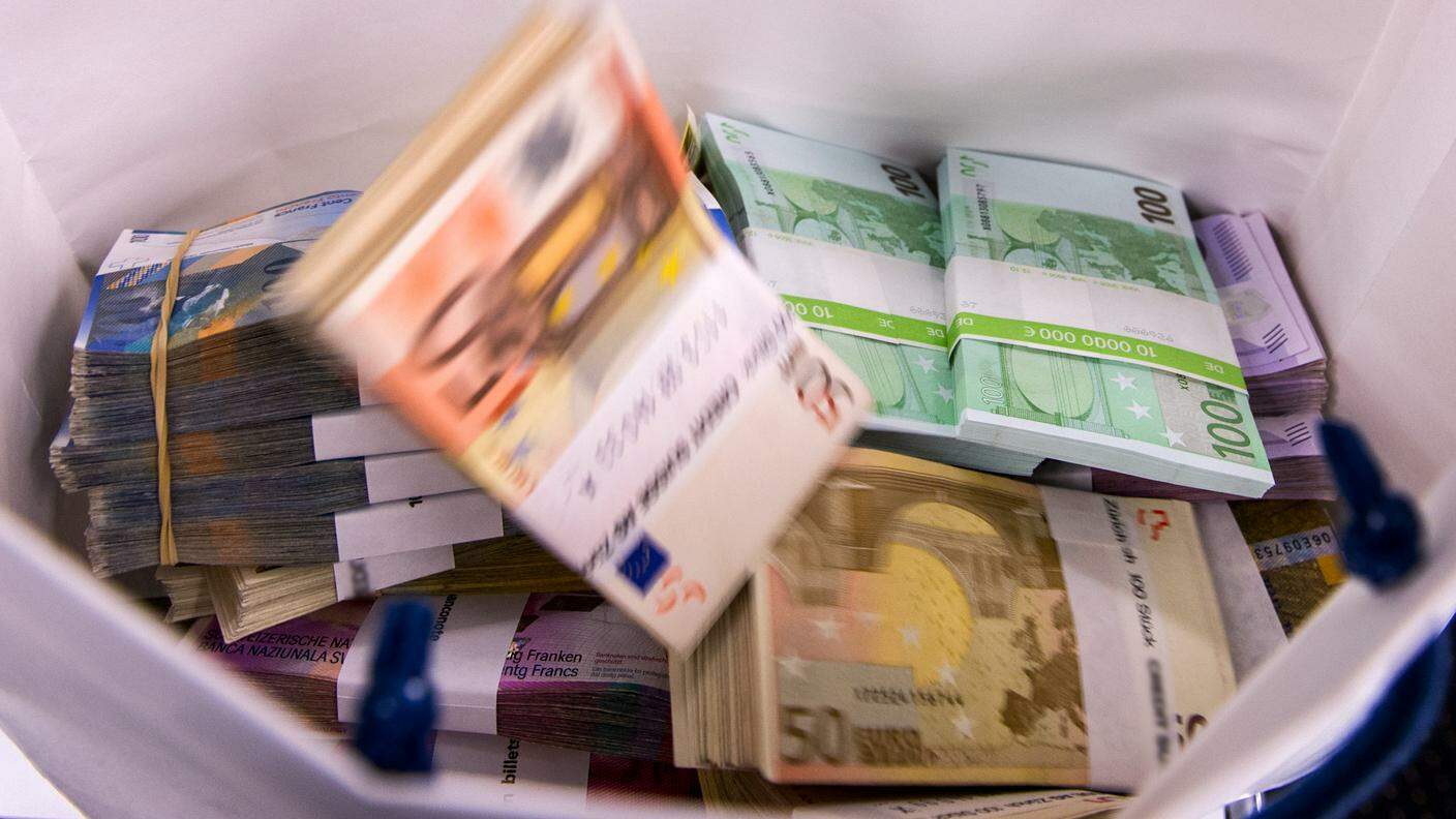Euro, dollari e anche franchi fra le banconote false 