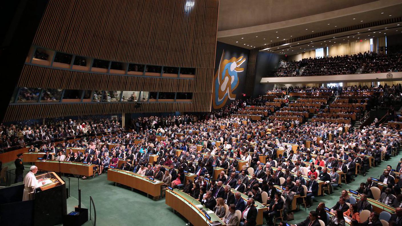 Molteplici i temi trattati da Papa Francesco durante il suo discorso all’ONU: dal plauso all’accordo sul nucleare iraniano, alla richiesta di bandire mondialmente le armi nucleari, dall’appello ai civili perseguitati dallo Stato islamico in Siria e Iraq alla necessità di difendere sempre e strenuamente l’ambiente.
