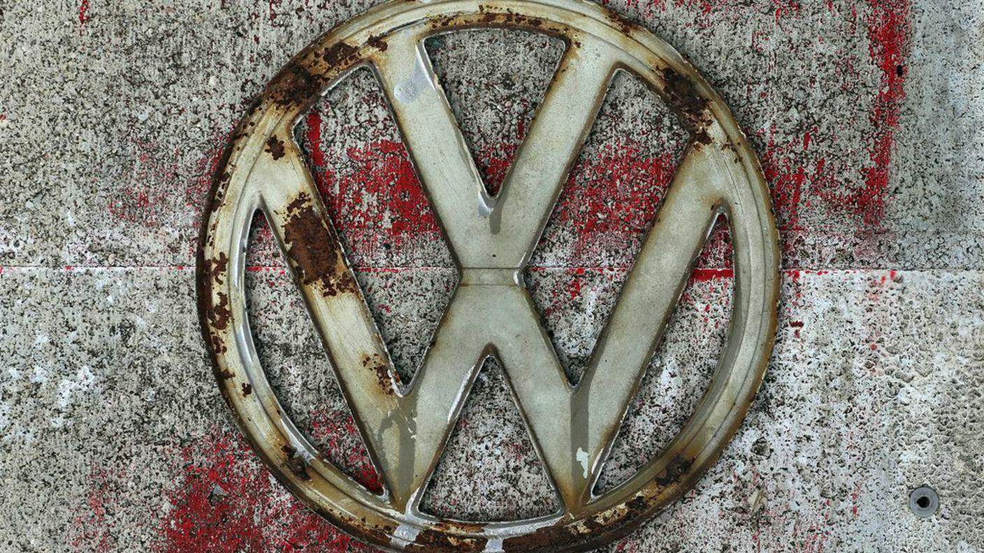 Volkswagen, cadono le teste