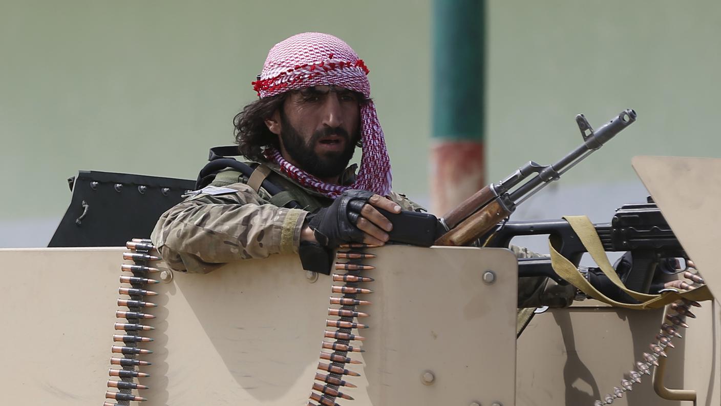 Un militare delle forze di sicurezza afghane
