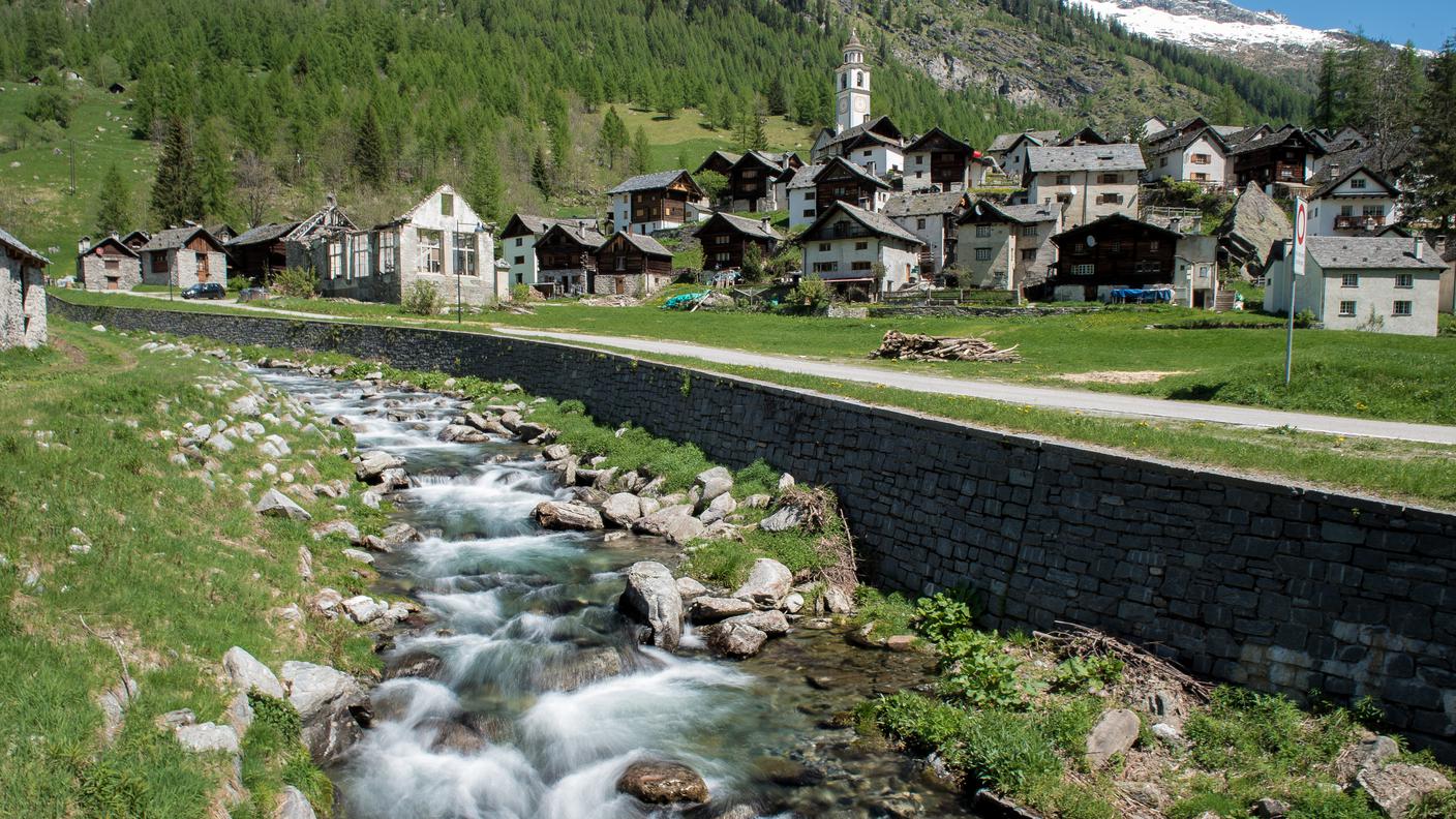 Bosco Gurin, una sessantina di abitanti a 1'500 metri di quota