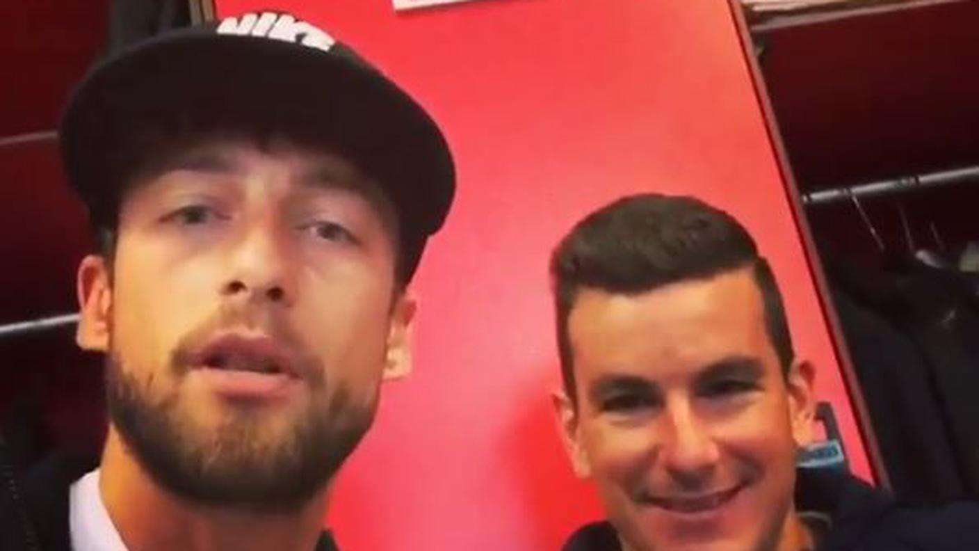 Marchisio e Padoin davanti all'arnadietto di Lichtsteiner