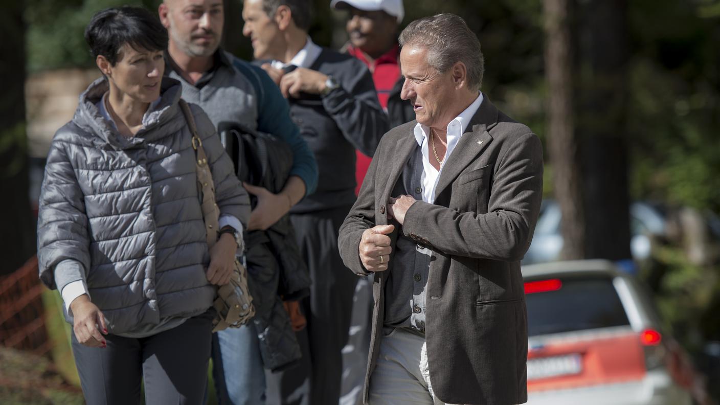 Il comitato d'accoglienza, a destra l'imprenditore Giovanni Frapolli, promotore dell'iniziativa