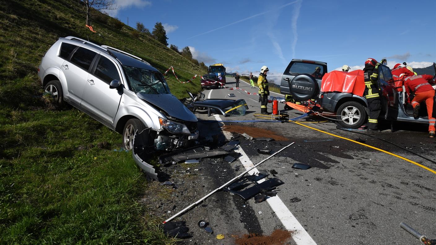 Le immagini dell'incidente a Sarn (GR)