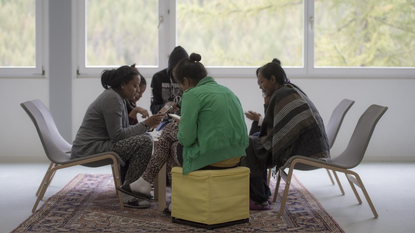 Un gruppo di rifugiati eritrei ospitati nella località