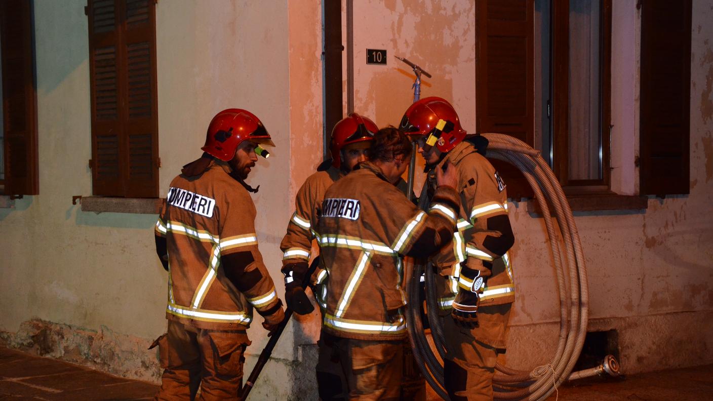 Due i gruppi d'intervento arrivati per domare le fiamme
