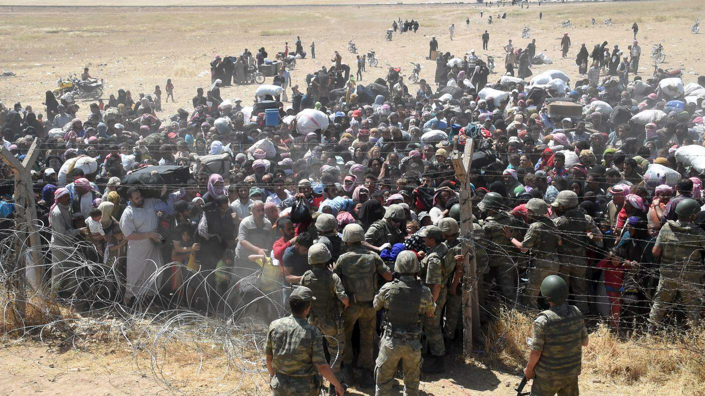 Militari turchi al confine con la Siria