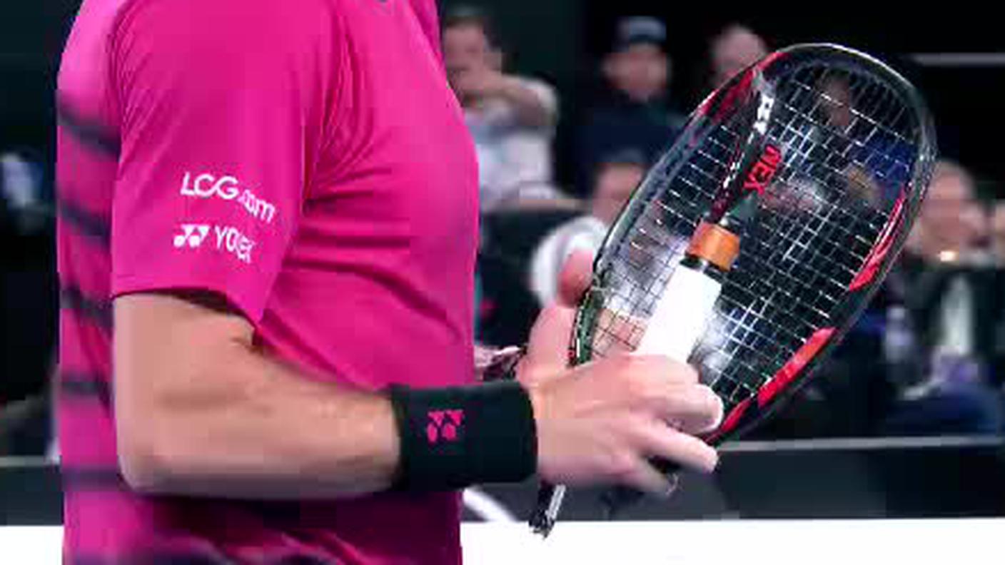 Australian Open, la racchetta spezzata da Wawrinka nella sfida contro Federer (26.01.2017)