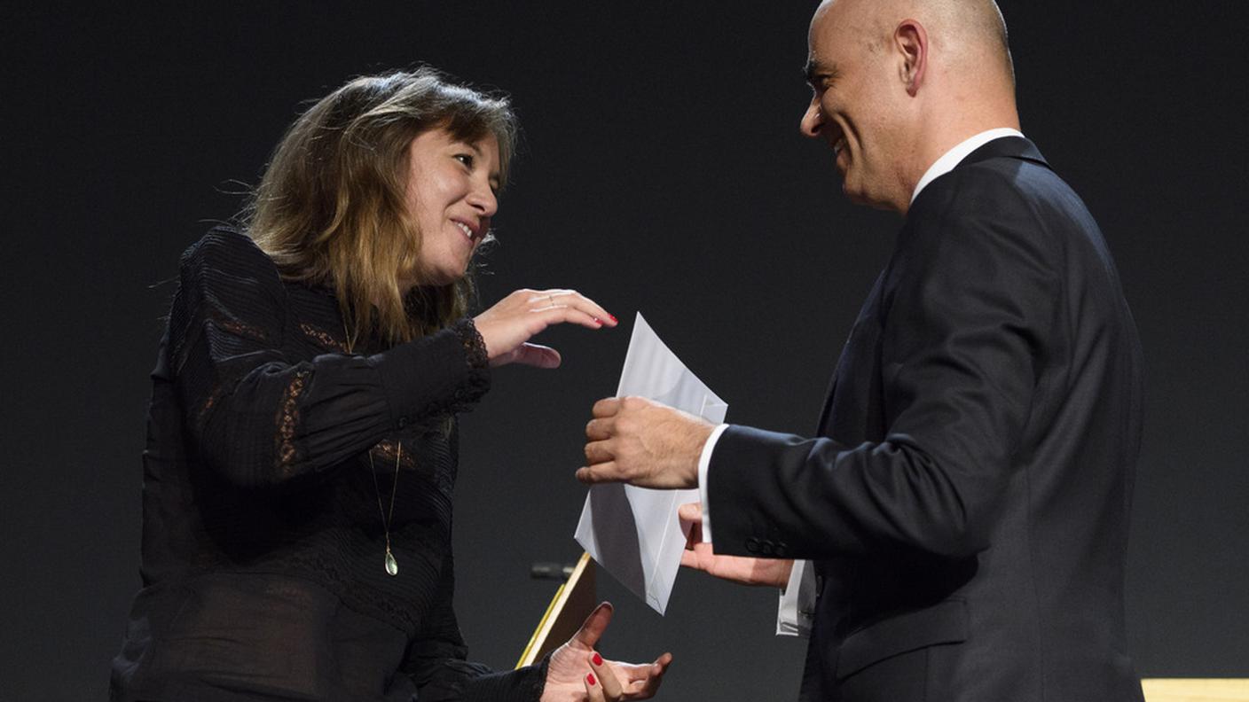 Sophie Hunger premiata da Alain Berset 