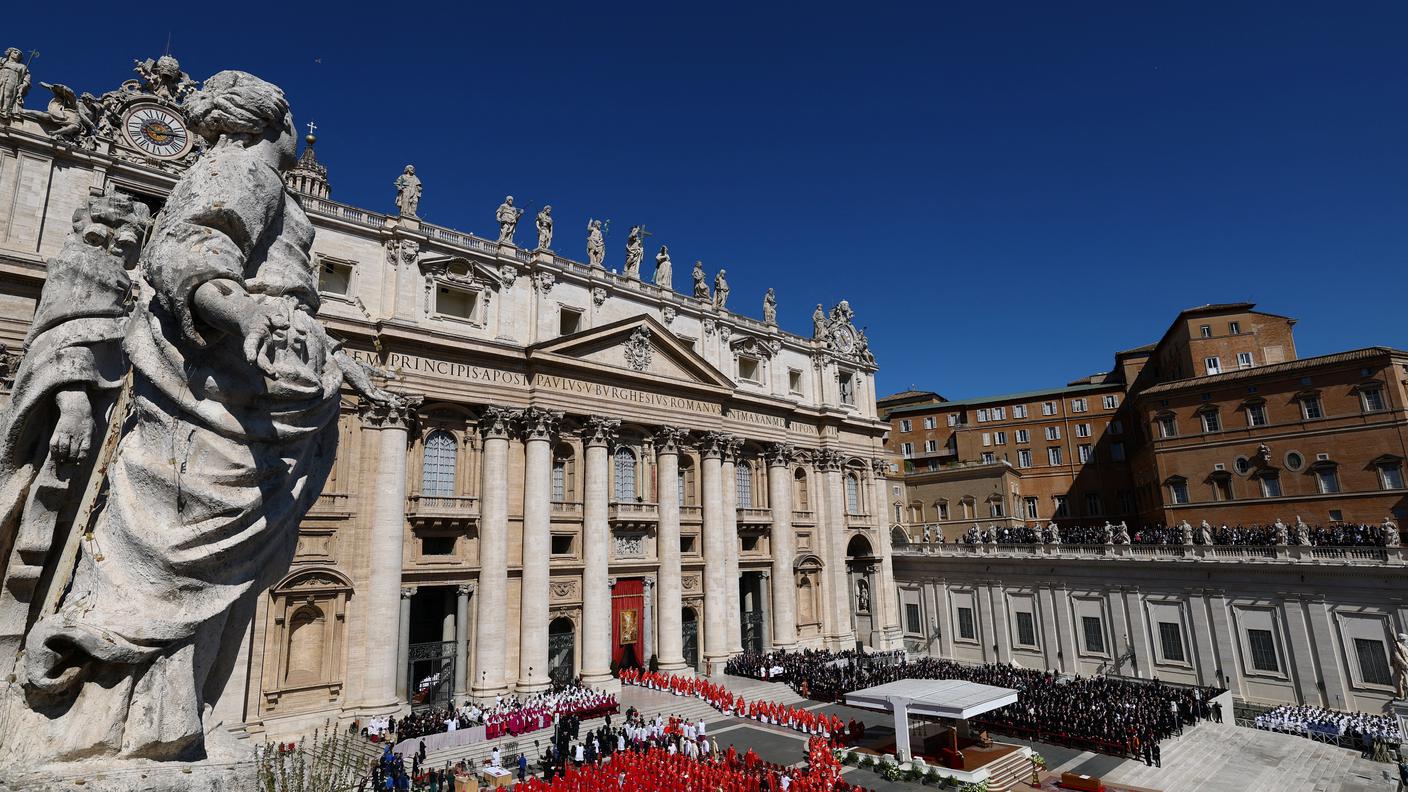 2025-04-26T081510Z_1792684555_RC2K5EAU5TQB_RTRMADP_3_POPE-FRANCIS-FUNERAL.JPG
