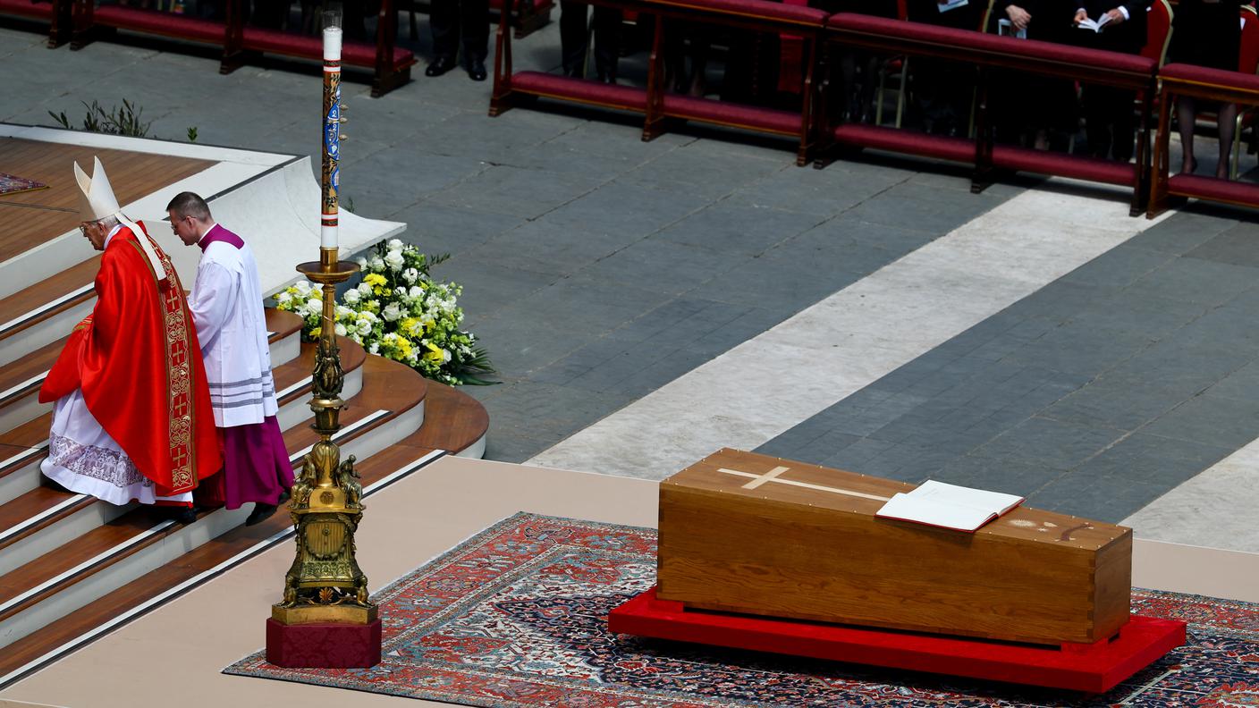 2025-04-26T101107Z_1210041838_RC2M5EA1A5J9_RTRMADP_3_POPE-FRANCIS-FUNERAL.JPG