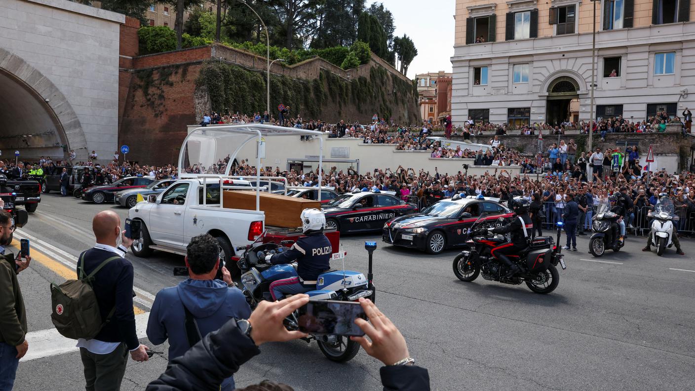 2025-04-26T103817Z_553893222_RC2M5EAQJQTF_RTRMADP_3_POPE-FRANCIS-FUNERAL.JPG