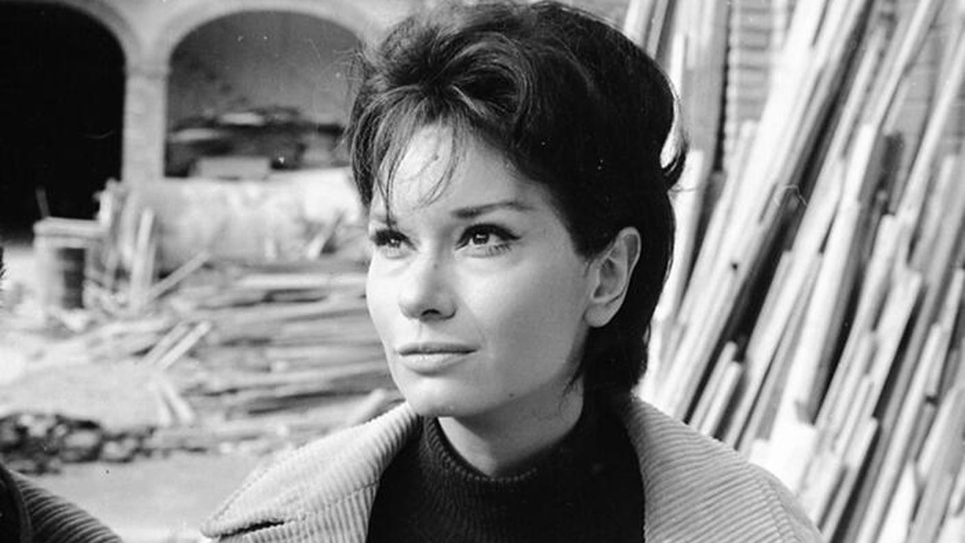 lea massari.jpg