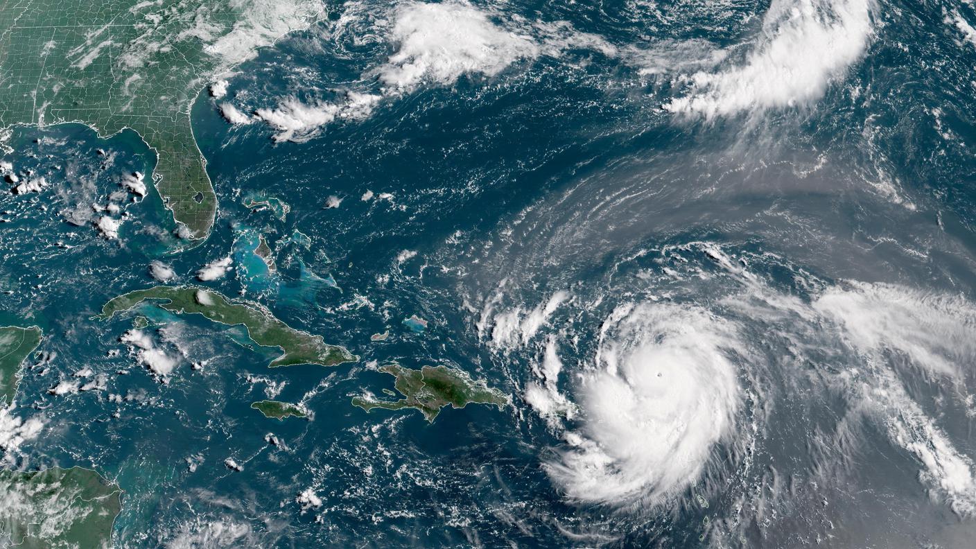 2025-08-16T134758Z_1759459179_RC268GAPG39J_RTRMADP_3_STORM-ERIN-ATLANTIC.JPG