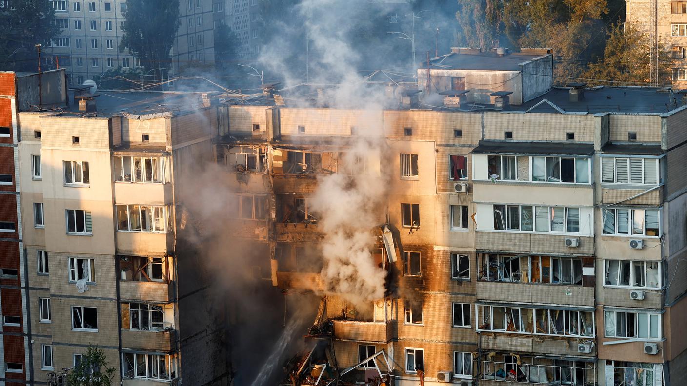 2025-09-07T040559Z_765793141_RC2RMGATD3V5_RTRMADP_3_UKRAINE-CRISIS-ATTACK-KYIV.JPG