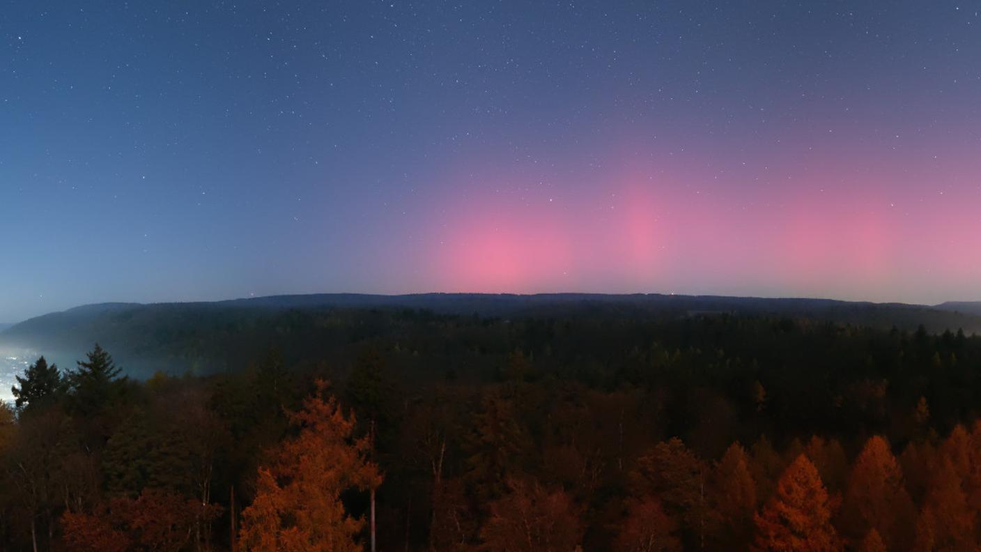 Notte di aurore boreali in Svizzera