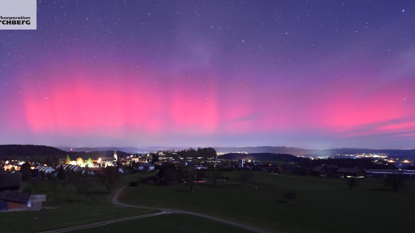 Notte di aurore boreali in Svizzera
