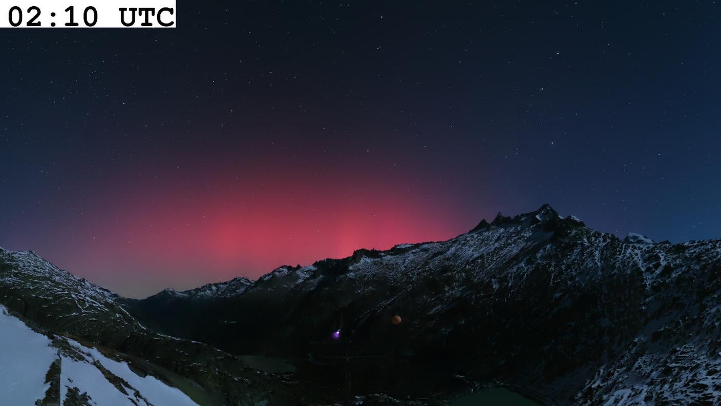 Notte di aurore boreali in Svizzera