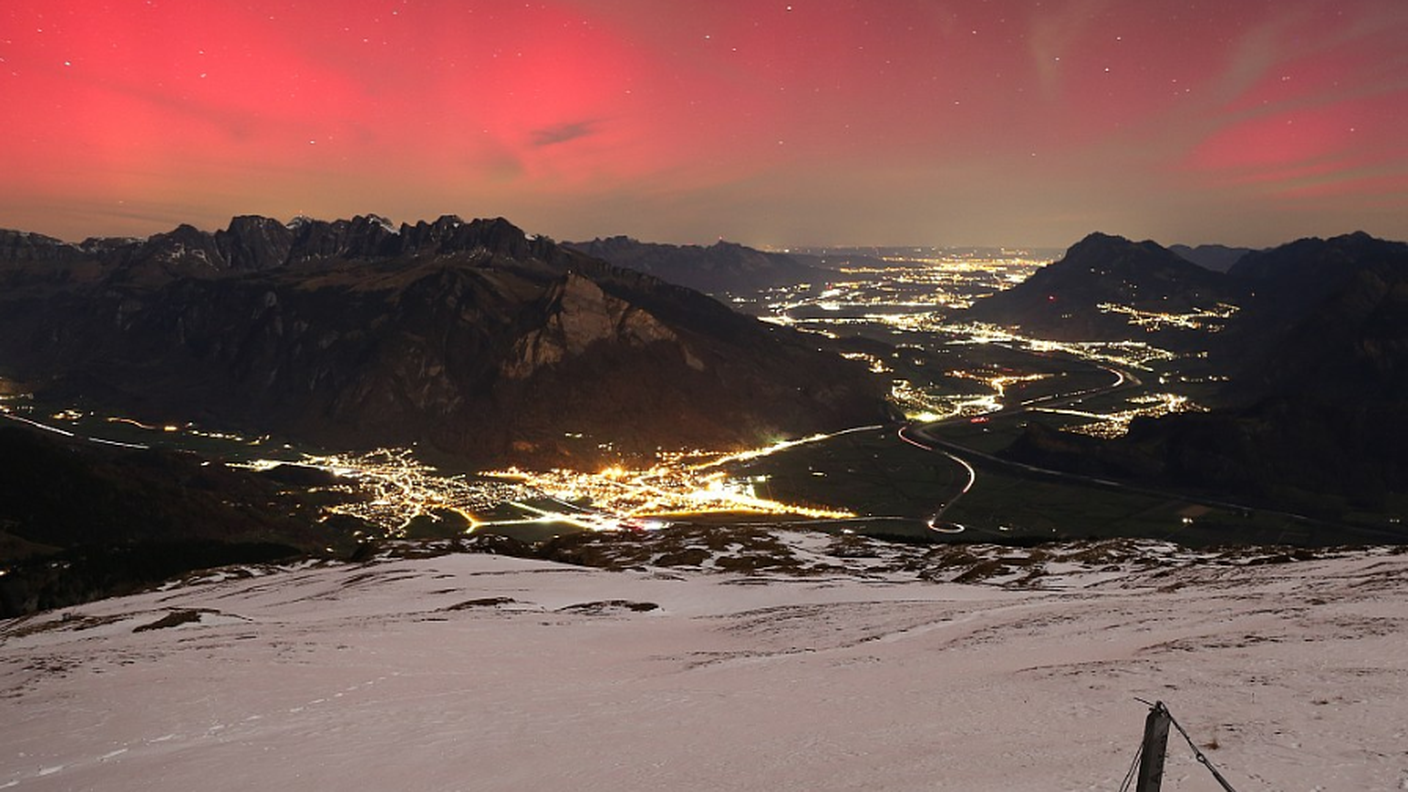 Notte di aurore boreali in Svizzera