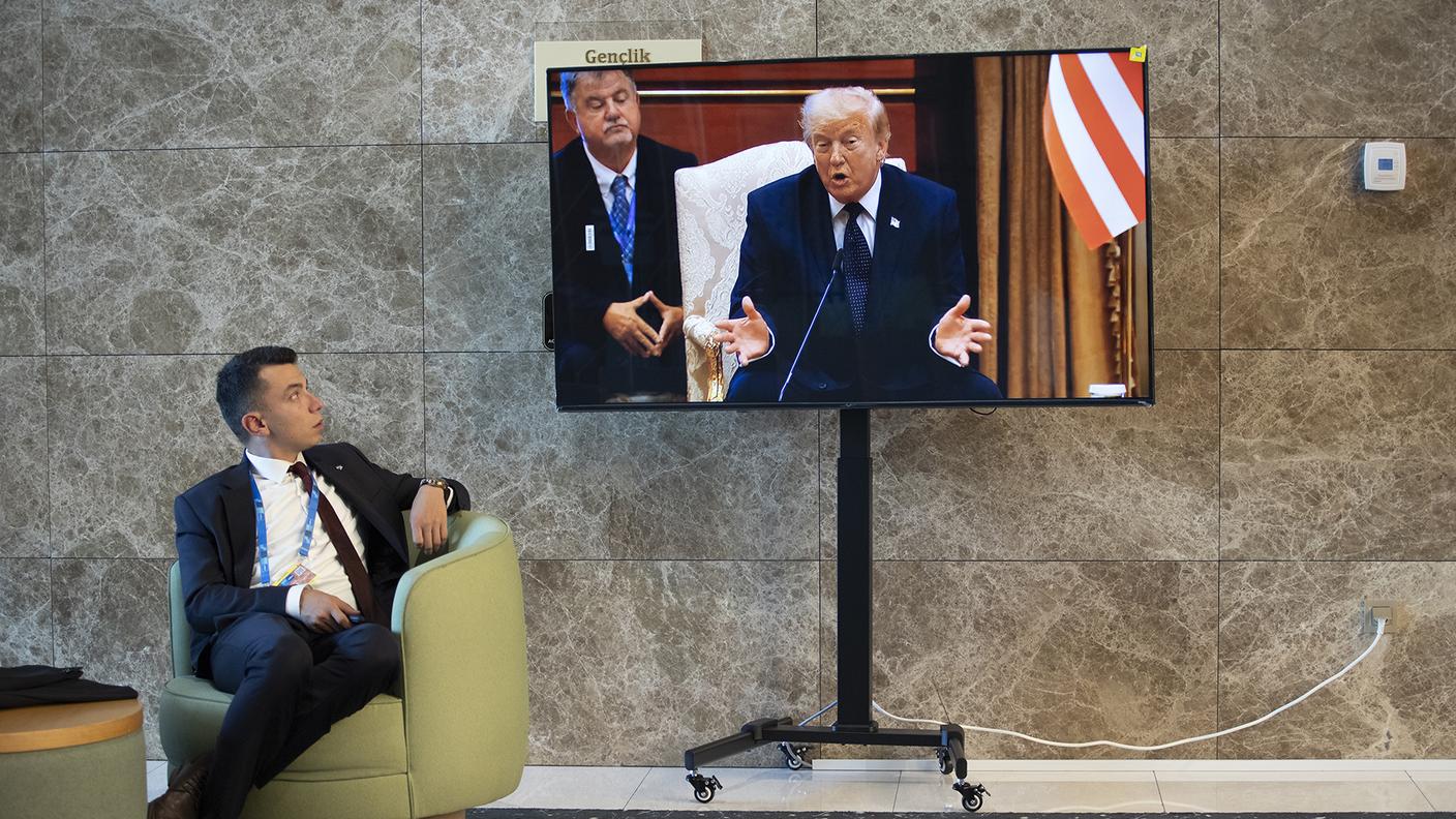 L’incontro tra Donald Trump e Recep Tayyip Erdoğan al palazzo presidenziale era riservato ai giornalisti in possesso di uno speciale accredito della Presidenza della Repubblica turca. Gli altri hanno seguito l’evento dagli schermi installati presso il Media Center.