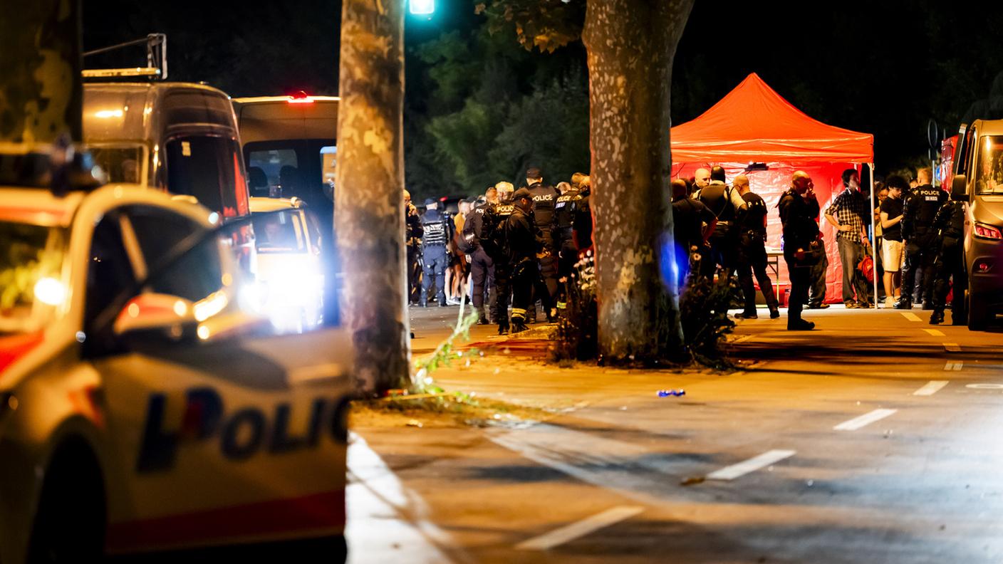 Durante la manifestazione anti-G7 a Ginevra centinaia di manifestanti sono stati trattenuti per diverse ore senza acqua, cibo e bagni