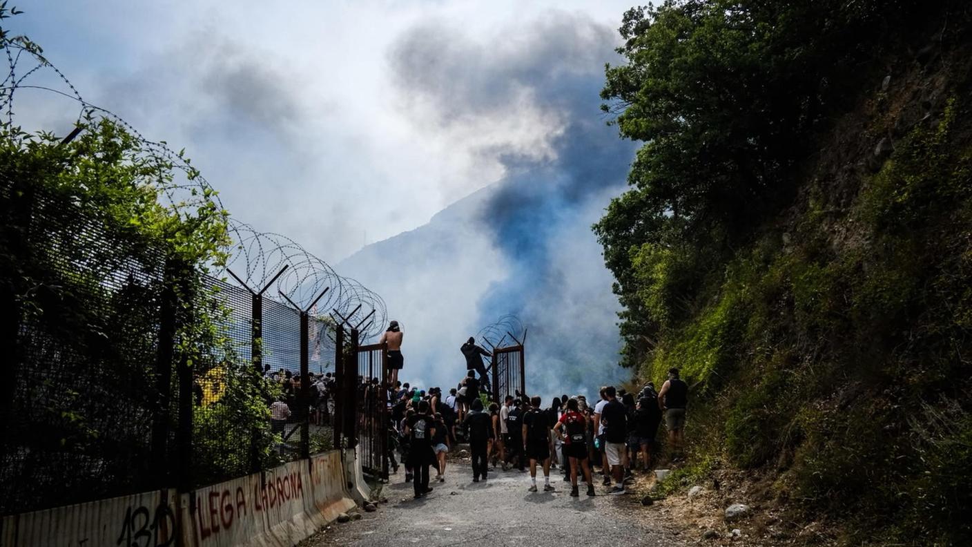 No Tav, assalto al cantiere di Chiomonte