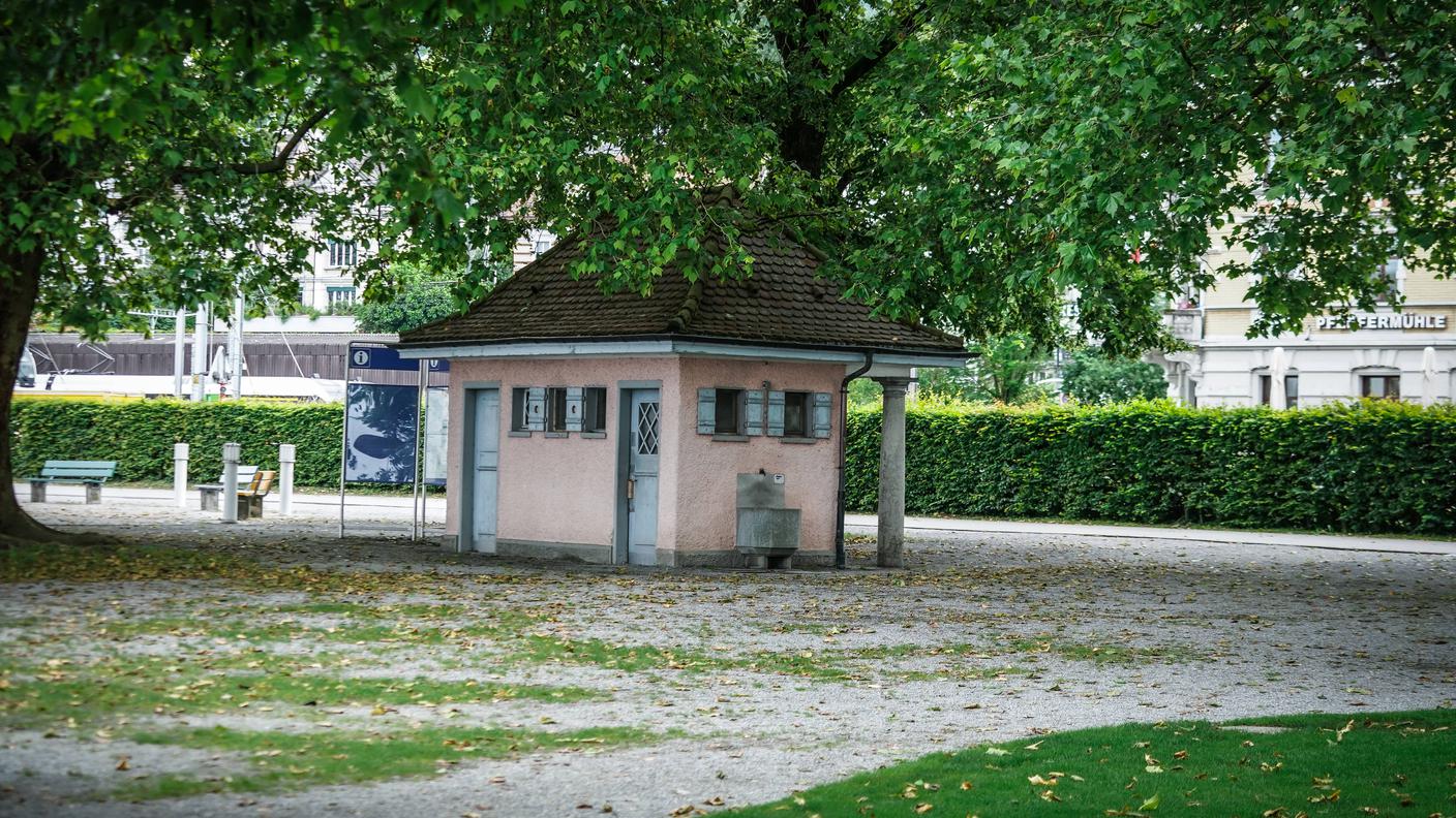 Una siepe che lo separa dalle vie di comunicazione basta a rendere un parco a Rorschach (SG) un'oasi ritemprante