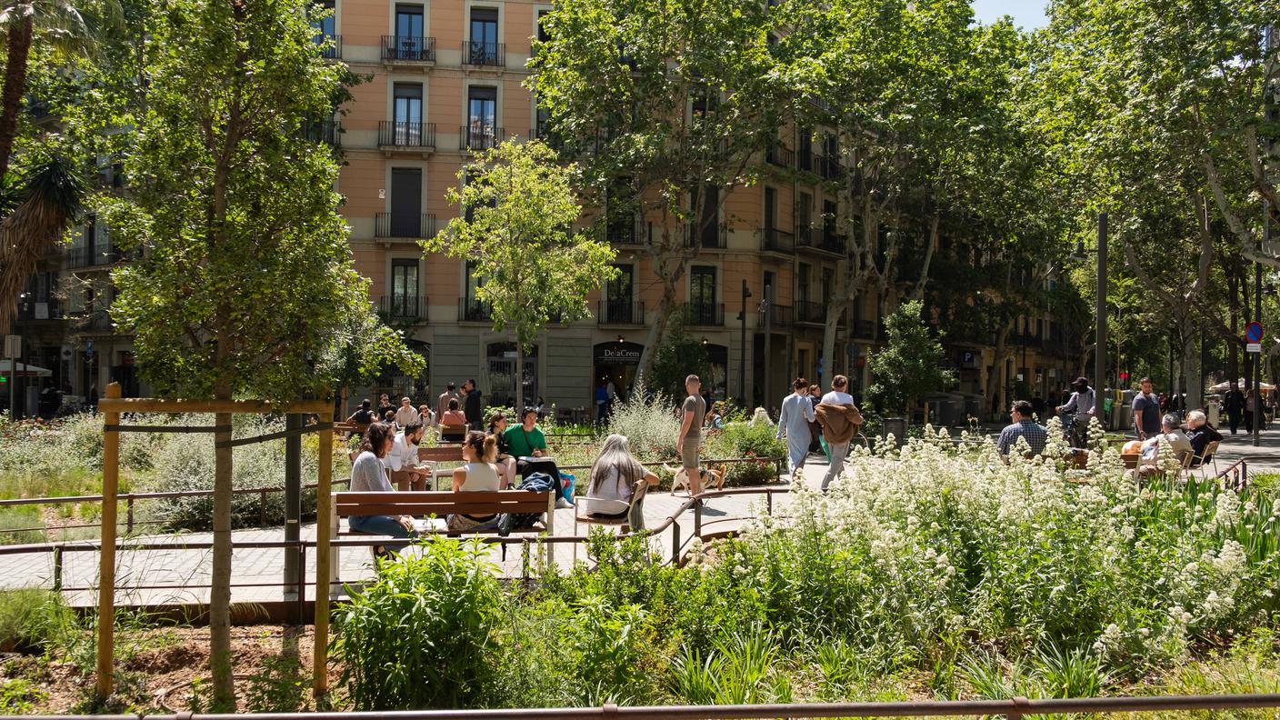 Esempio di allestimento urbano in un "super-isolato" di Barcellona