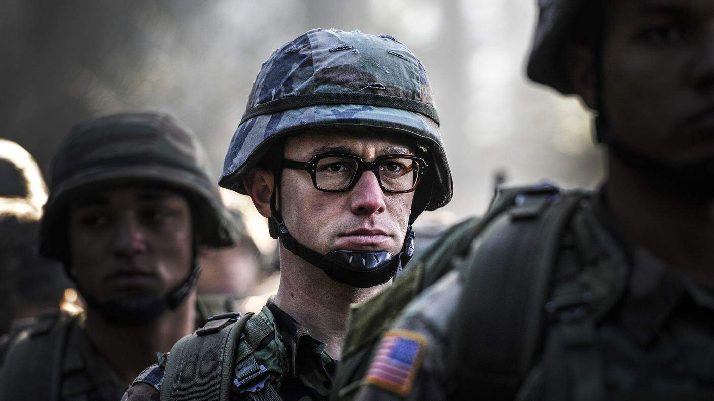 Joseph Gordon-Levitt è Edward Snowden