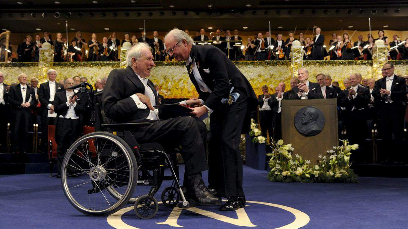 La consegna del Nobel a Stoccolma il 10 dicembre 2011