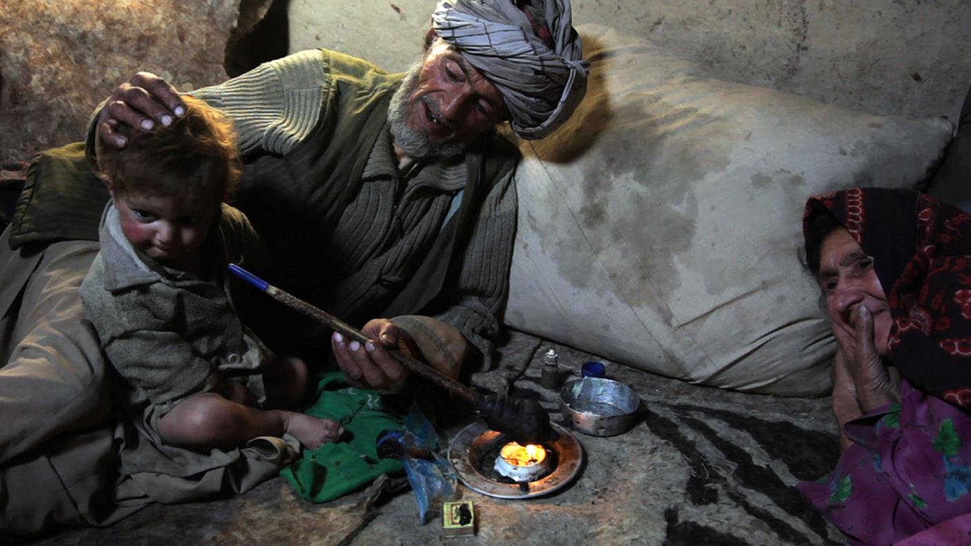 Stupefacente culturale: una fumata mattutina in una famiglia afghana