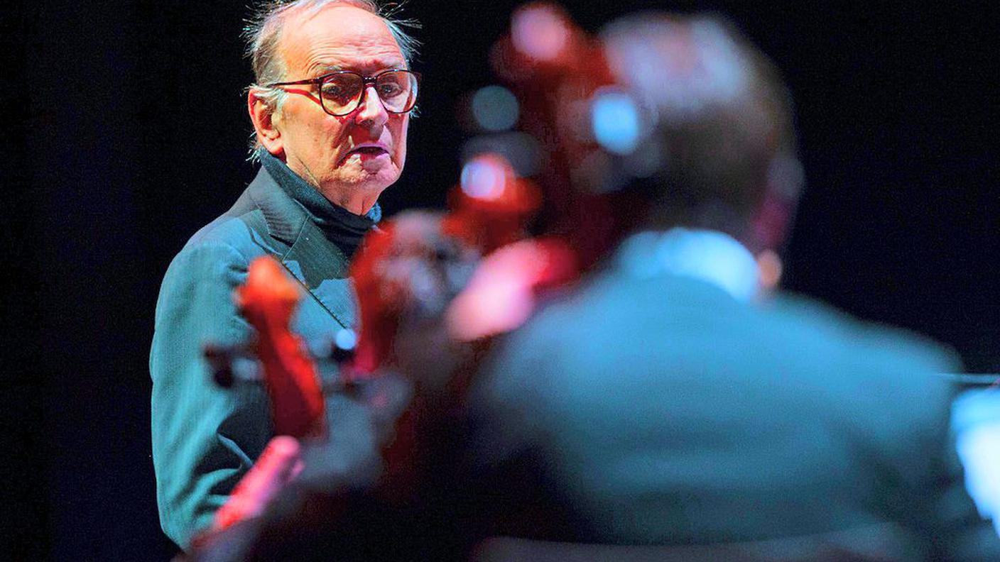 Morricone conduce la sua orchestra a Zurigo nel 2014