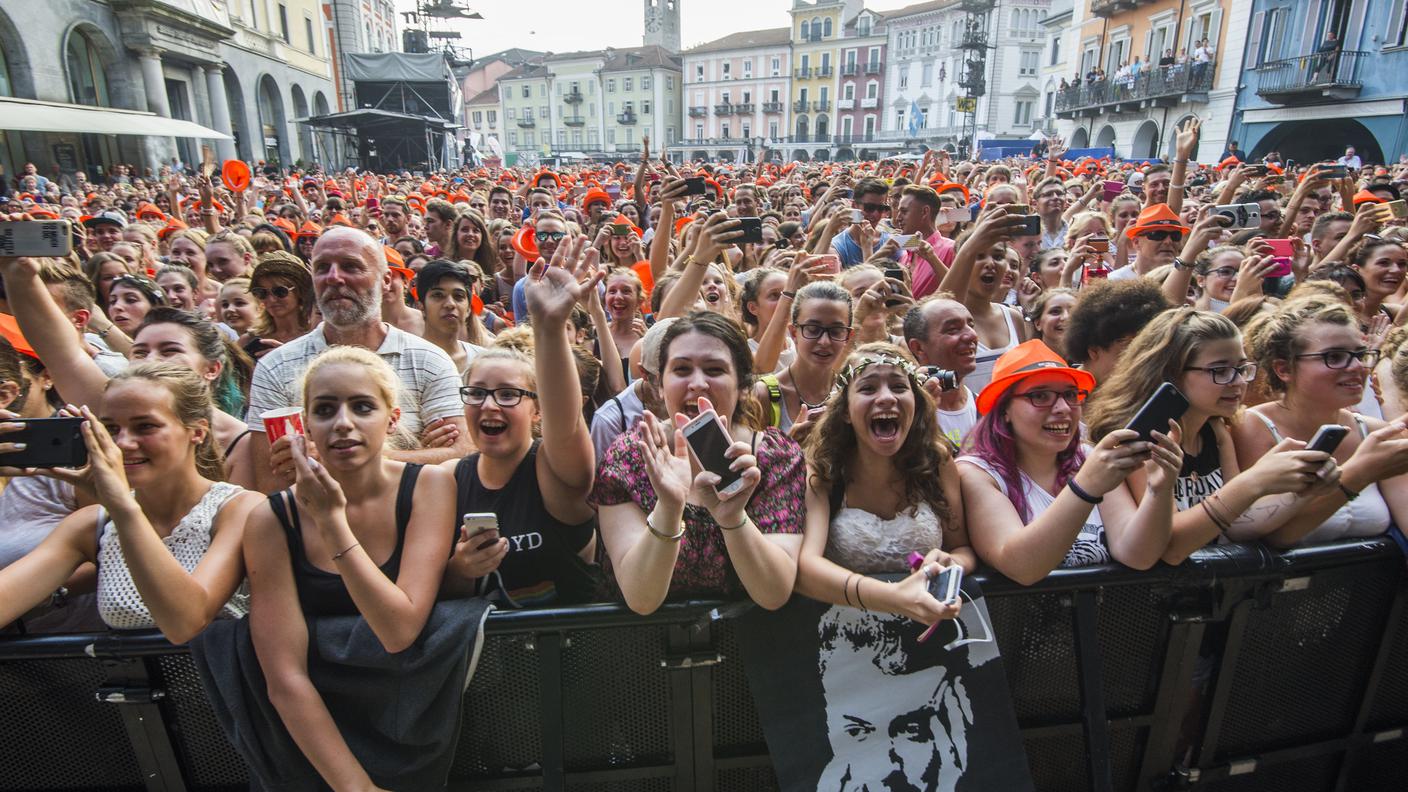 Tanti giovani in Piazza per l'esordio della dodicesima edizione del festival