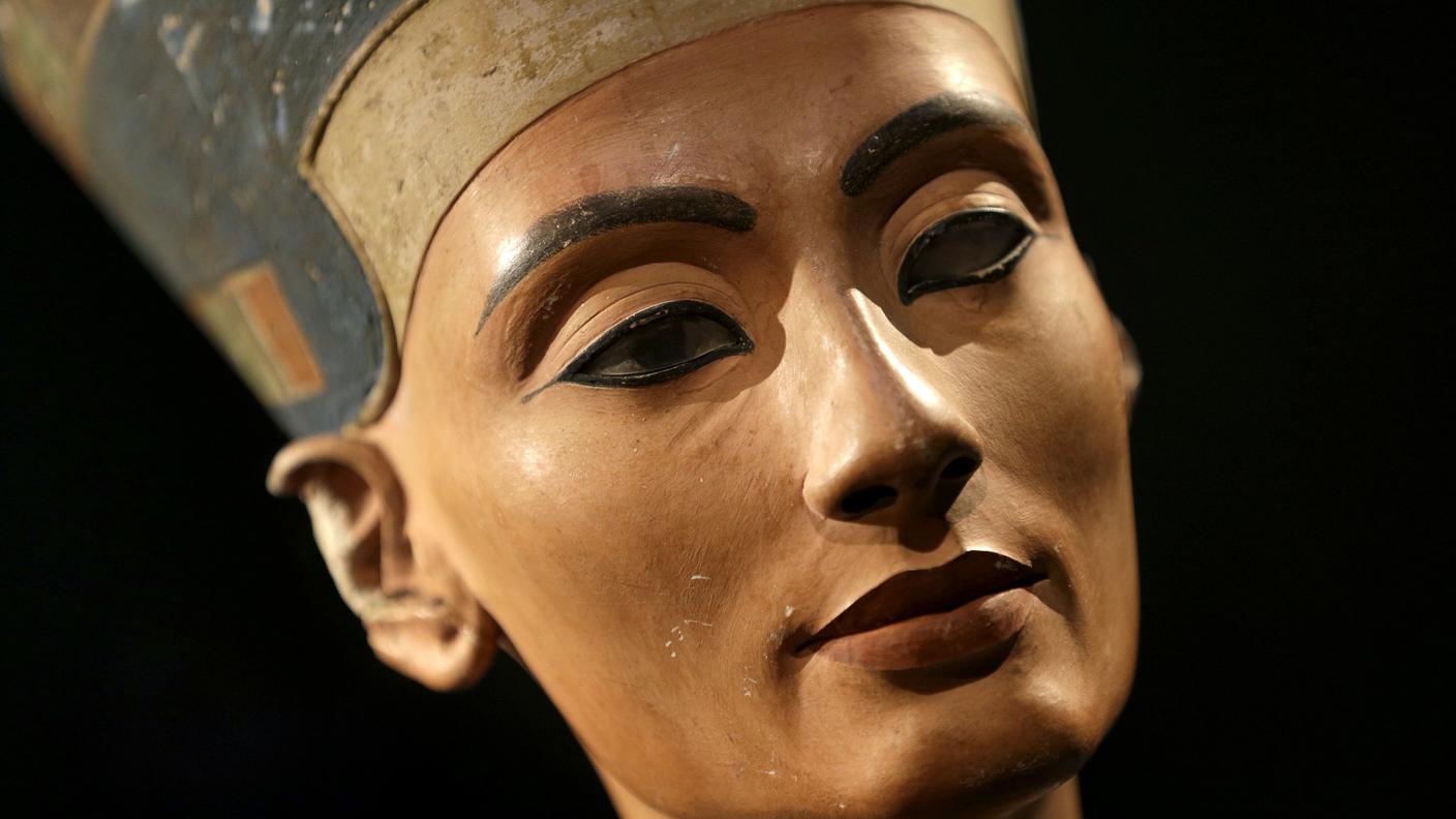 Un busto della regina Nefertiti, tuttora custodito in un museo di Berlino