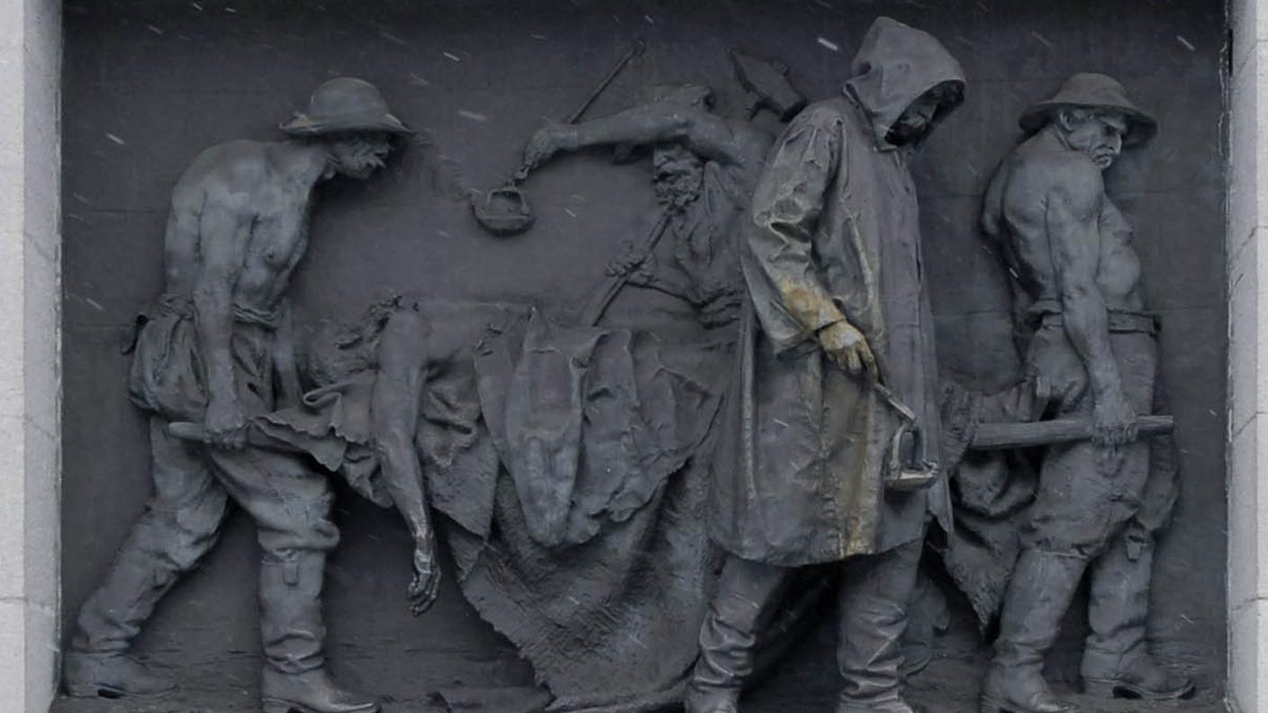 Il monumento di Vicenzo Vela collocato ad Airolo in ricordo delle vittime del cantiere terminato nel 1882