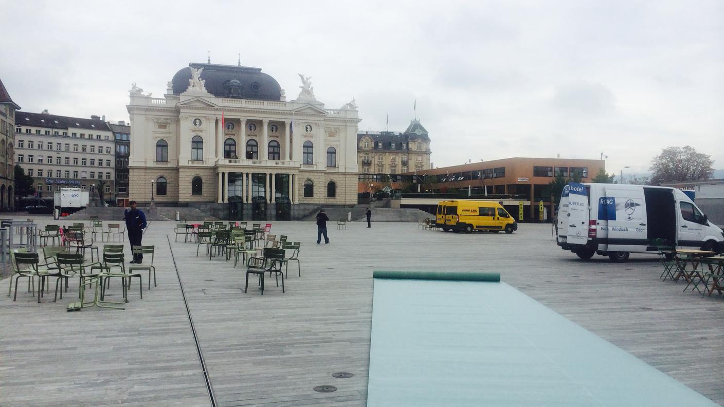 Il green carpet parte quasi dall'Opernhaus