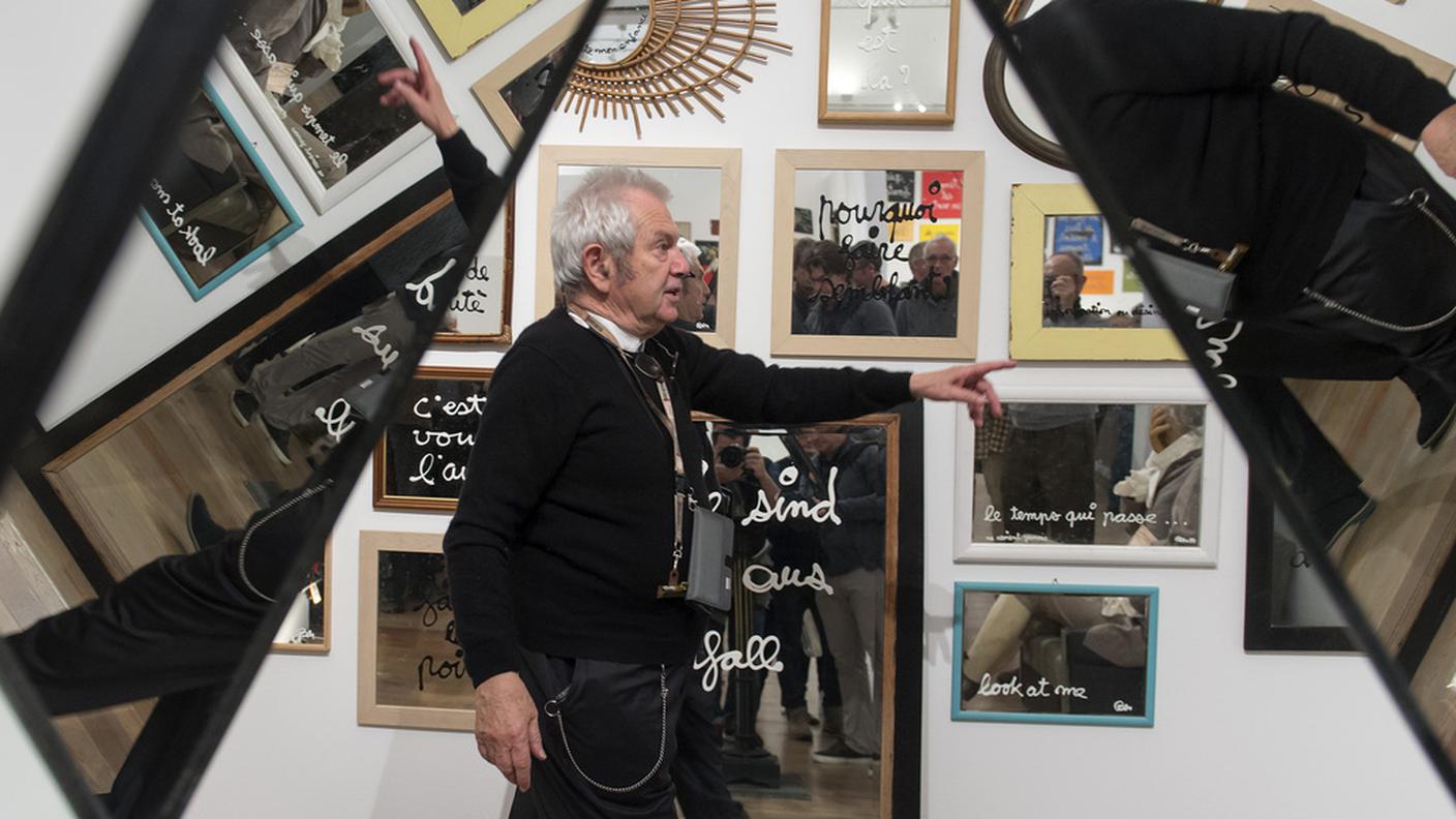 Vautier all'interno della mostra