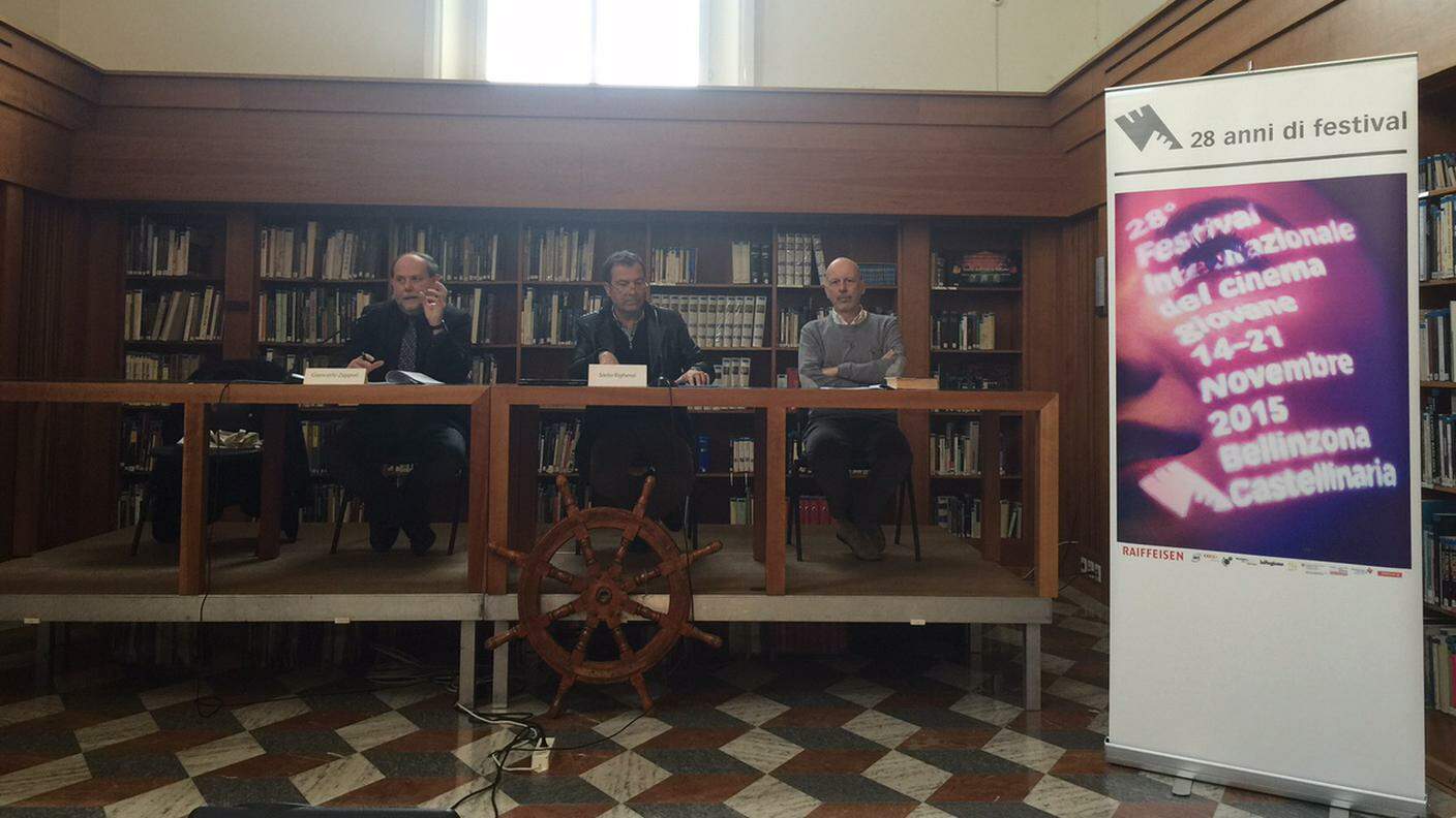 Conferenza stampa sul programma di Castellinaria: a sinistra Giancarlo Zappoli, in primo piano un oggetto di scena